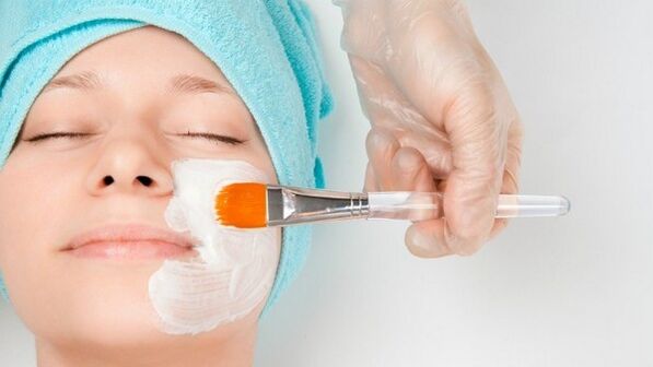Masque facial - un remède traditionnel pour le rajeunissement de la peau à la maison